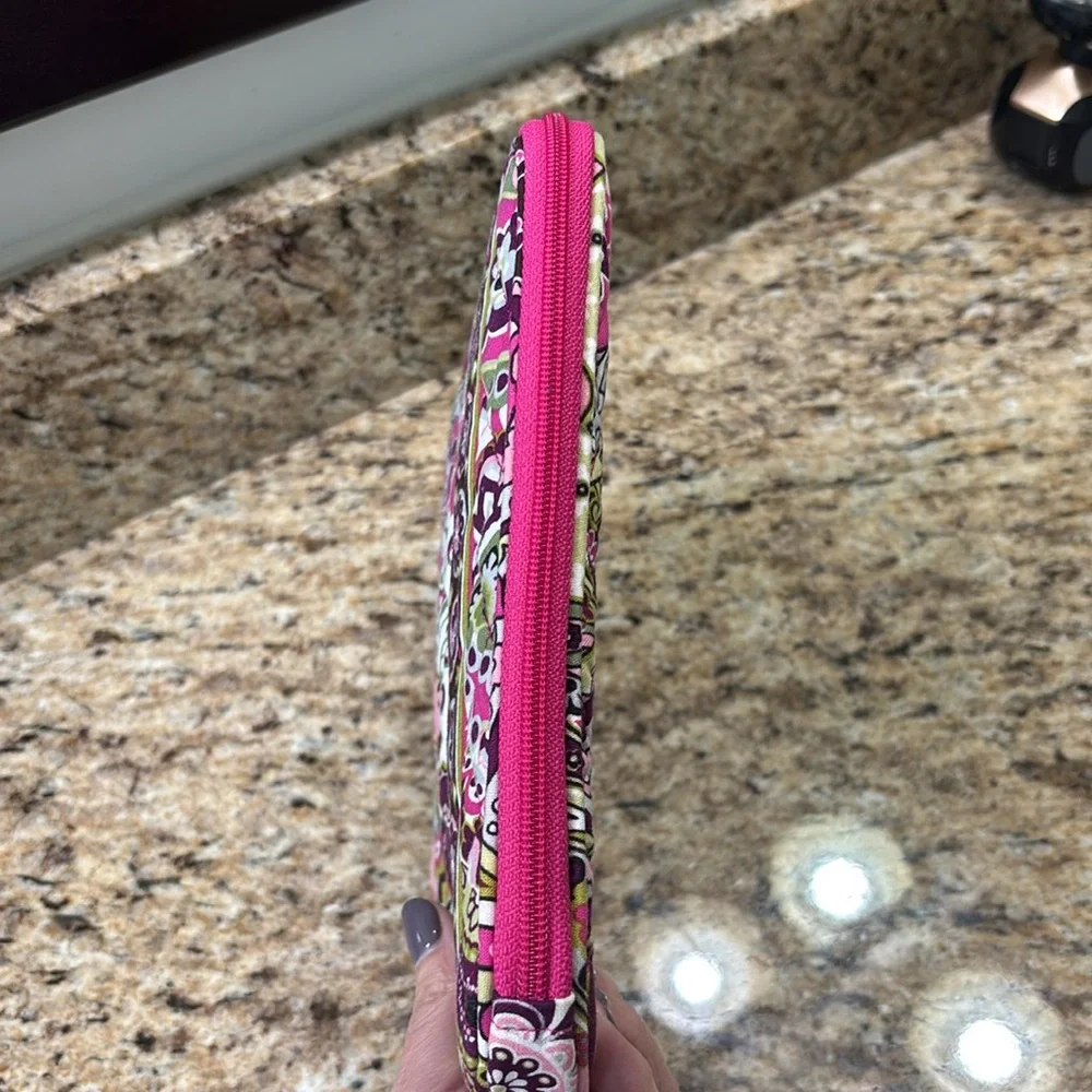 VERA BRADLEY Very Berry Paisley Tablet Case NWOT 7x9 inches Raspberry Pink